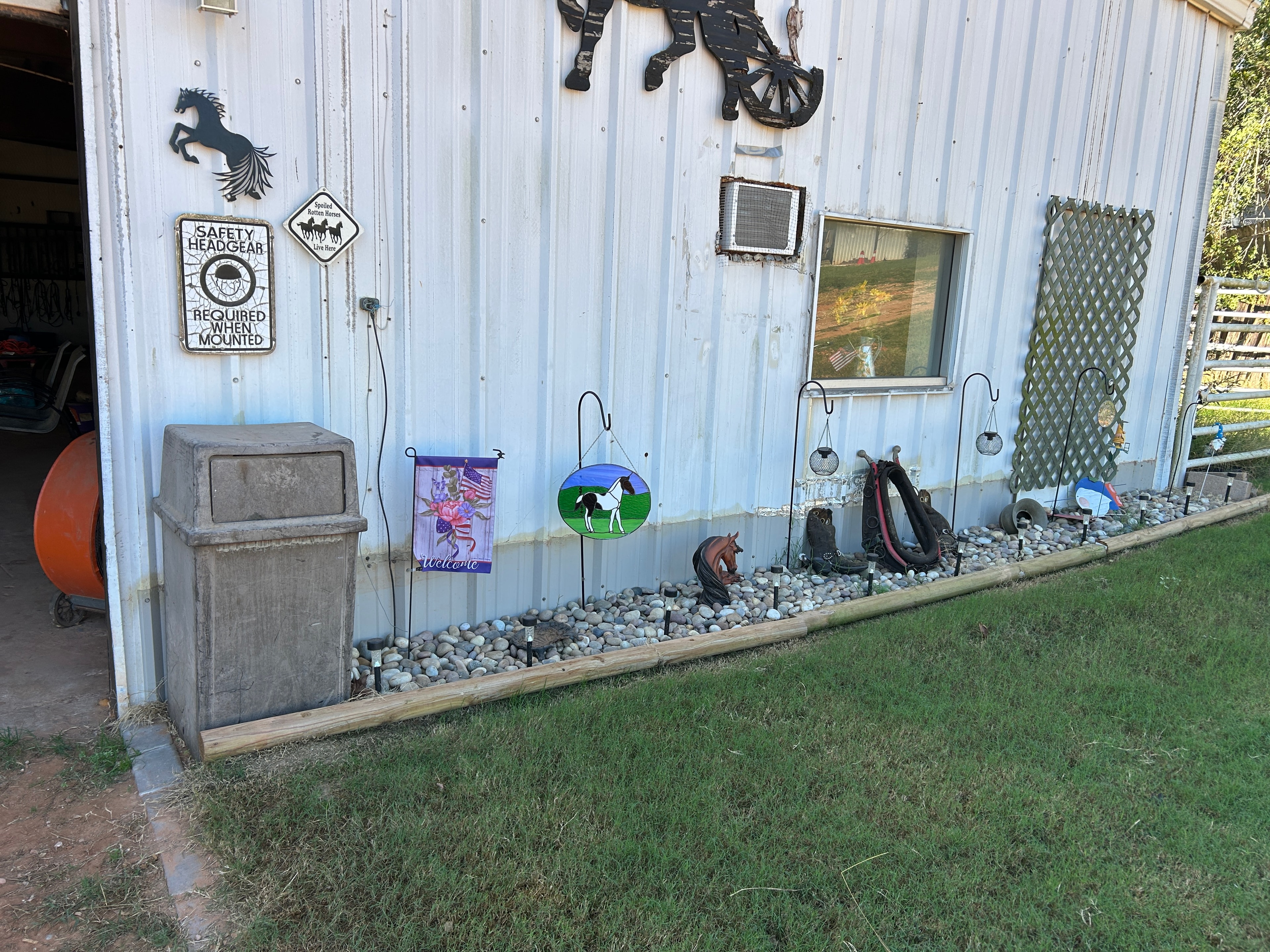 Barn exterior with ranch décor and welcome signs